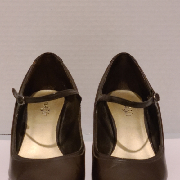 East 5th Ave Heels - Picture 2 of 13